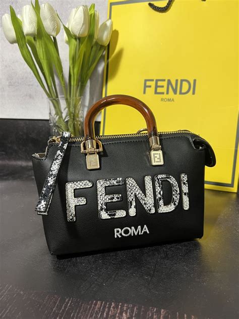 Жіночі сумки Fendi в Україні .